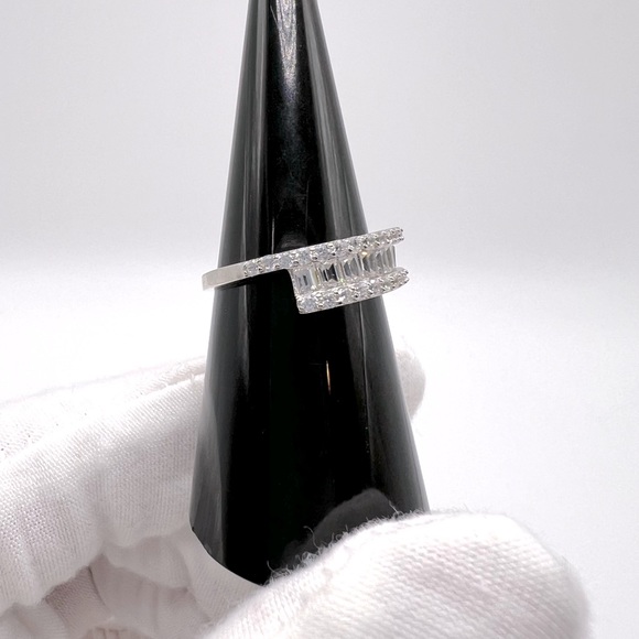 Clearance $16 Firm! Baguette & Round Cz Sterling Silver Ring - Picture 3 of 11